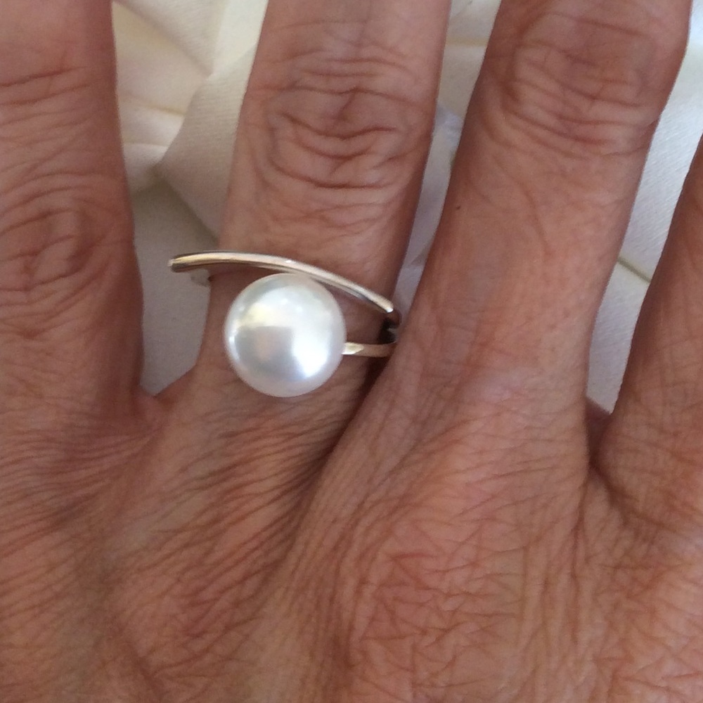 Sterling silver freshwater pear ring